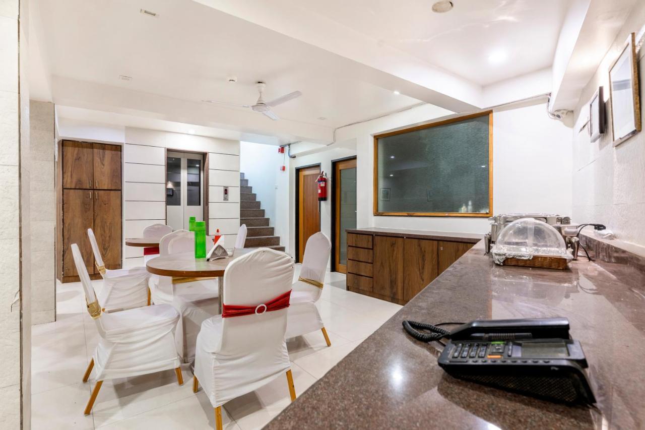 Hotel Ashish Ahmedabad Exterior foto