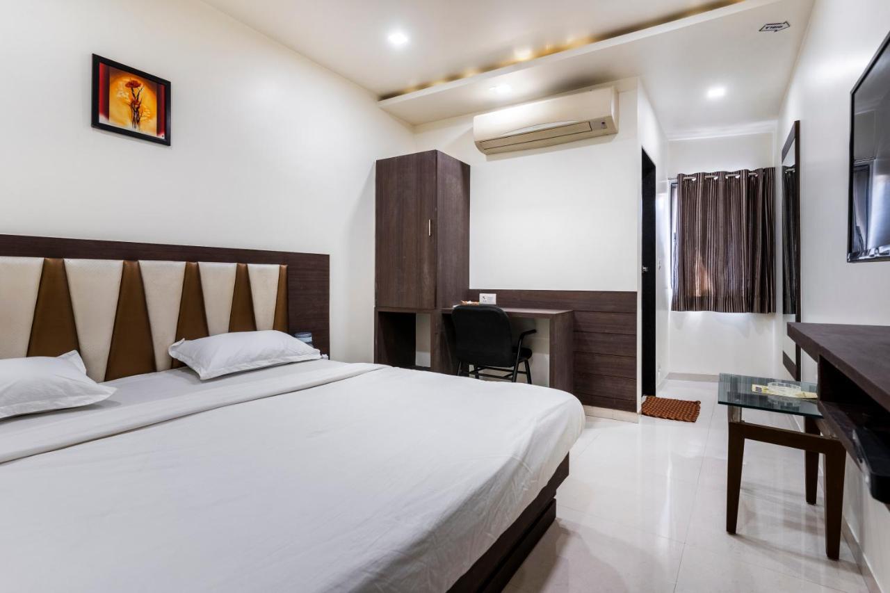 Hotel Ashish Ahmedabad Exterior foto