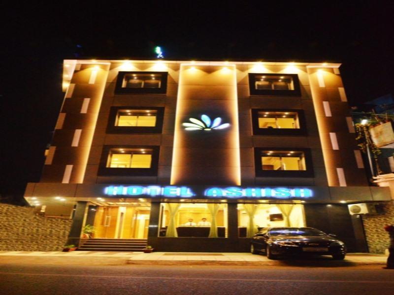 Hotel Ashish Ahmedabad Exterior foto